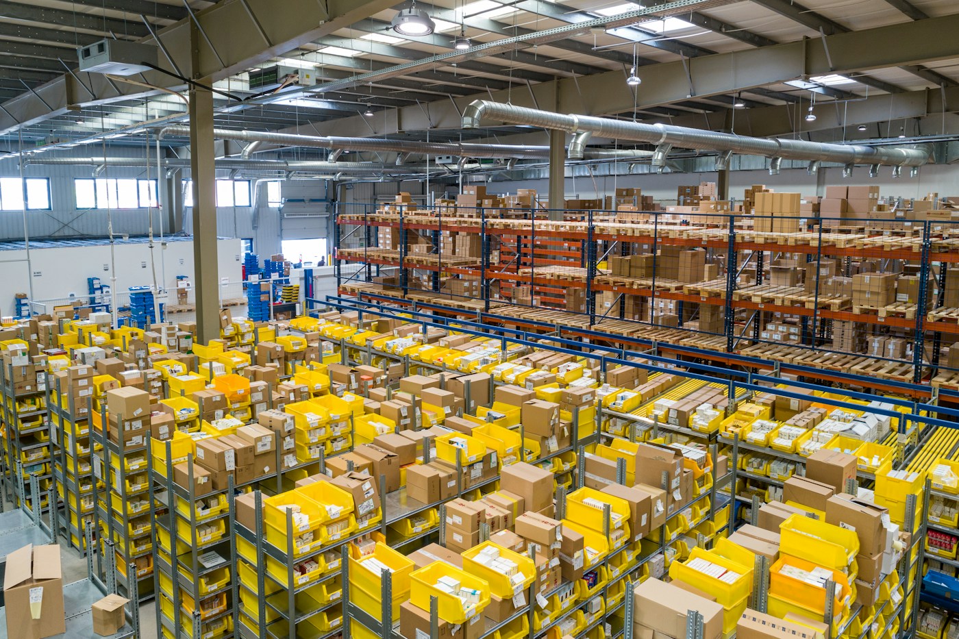 Organized freight in a distribution warehouse
